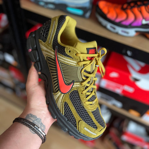 Nike Zoom Vomero 5 ‘Olive Flak/Picante Red’