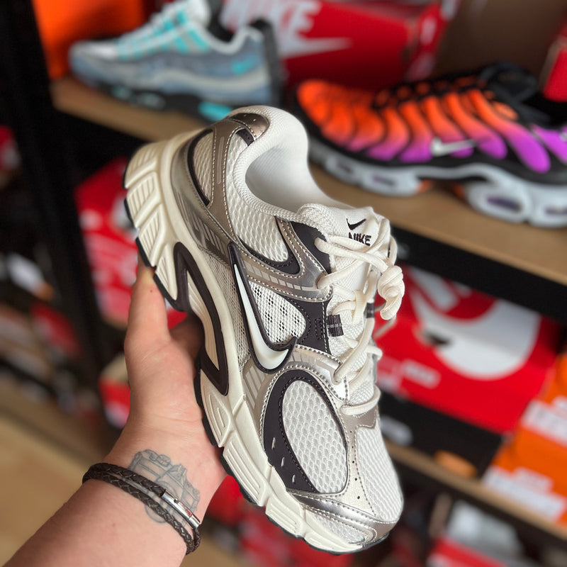 Nike V5 RNR ‘Phantom/Moon Particle’