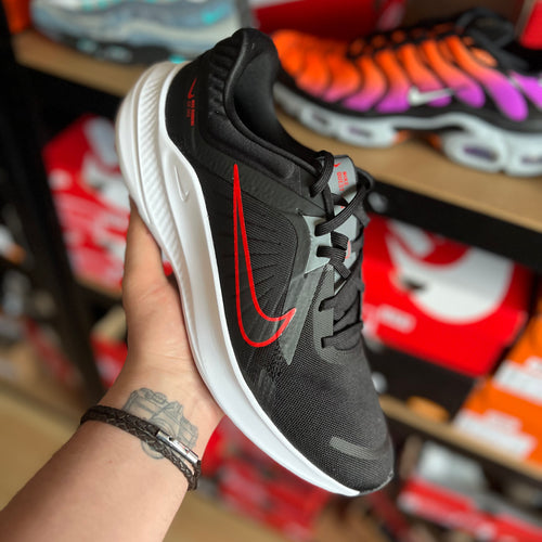 Nike Quest 5 ‘Black/University Red’
